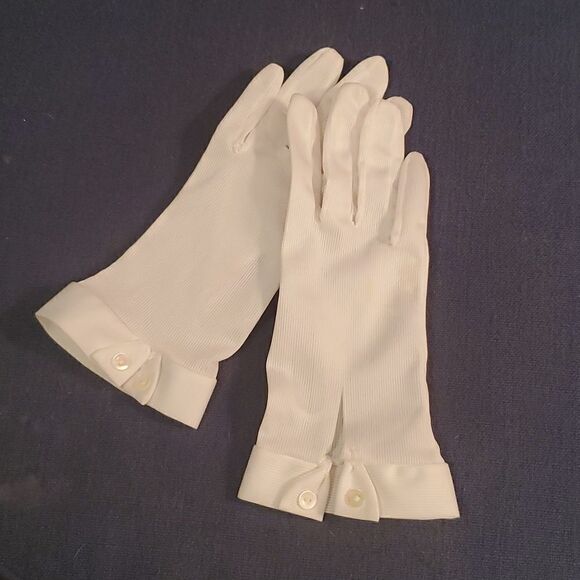 Vintage white gloves with button flip - Picture 1 of 8